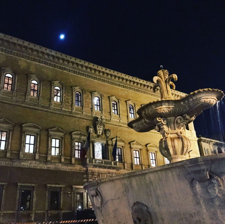 piazza-farnese-notte