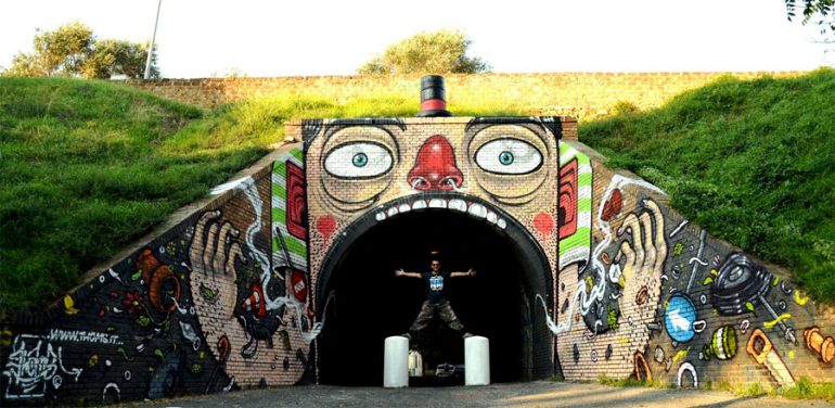 Mr.Thoms Muro Roma